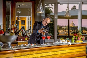 Bar (on property) - Villa Aurelia (Rome)