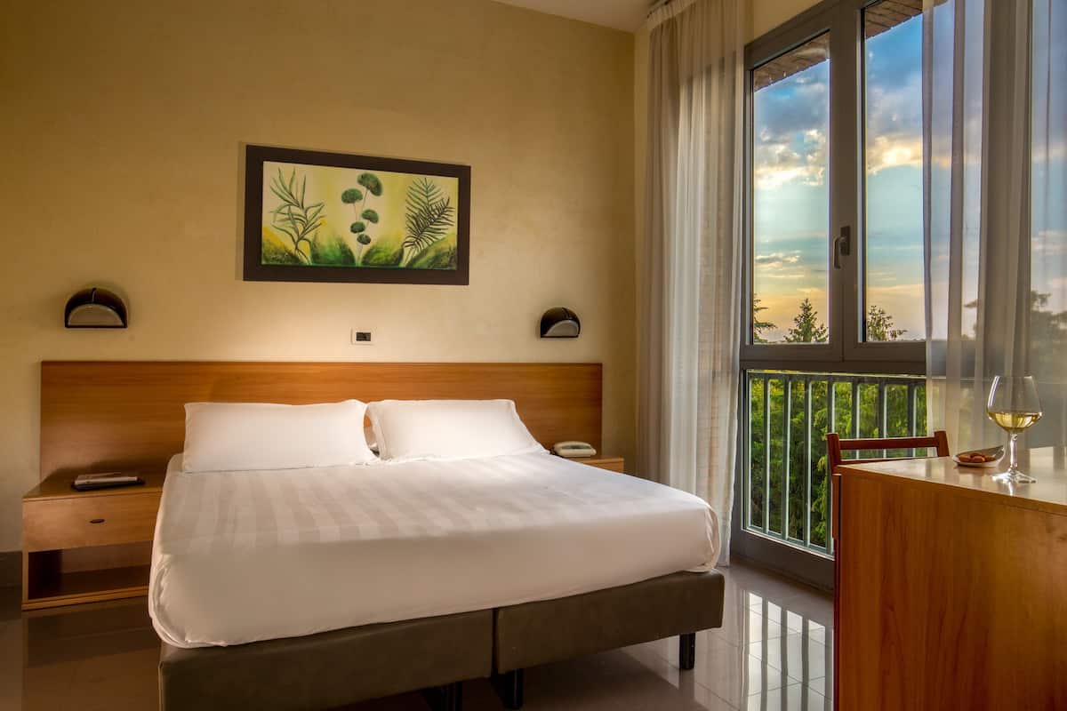 Classic Double or Twin Room | Desk, WiFi (free)