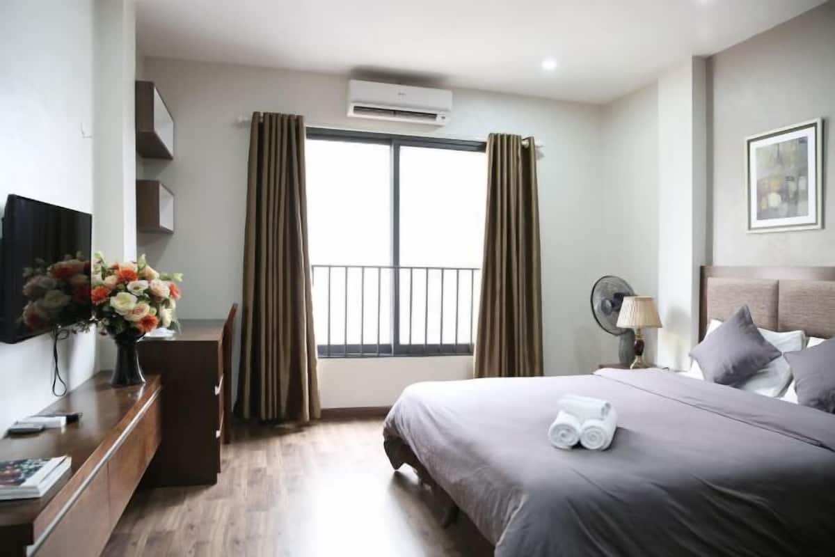 Ropa de cama de alta calidad, camas con pillow-top y escritorio
