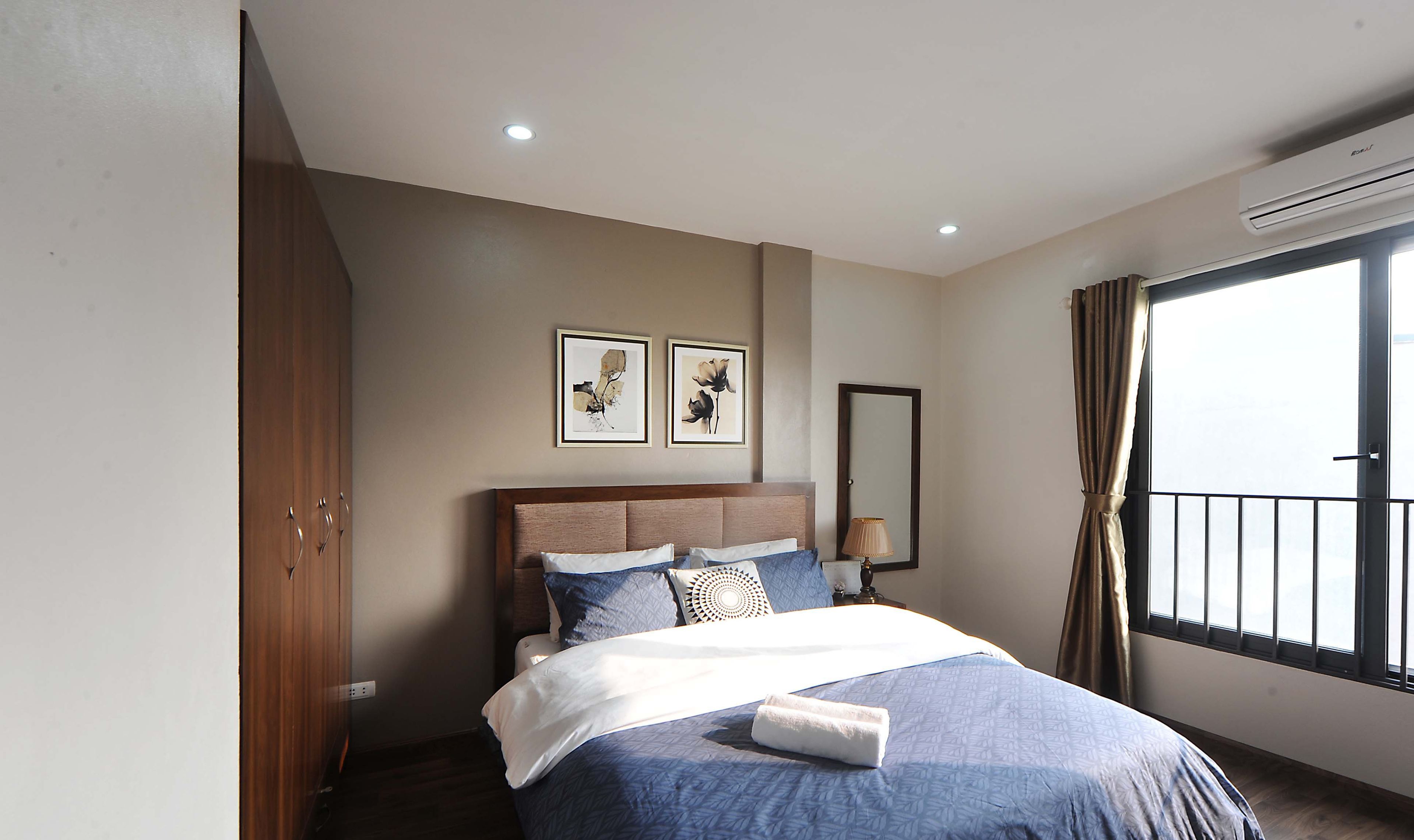 Căn Hộ 1 Phòng Ngủ | Bộ đồ giường cao cấp, nệm có lớp đệm bông, bàn 