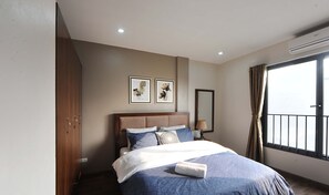 Ropa de cama de alta calidad, colchones con pillow-top y escritorio