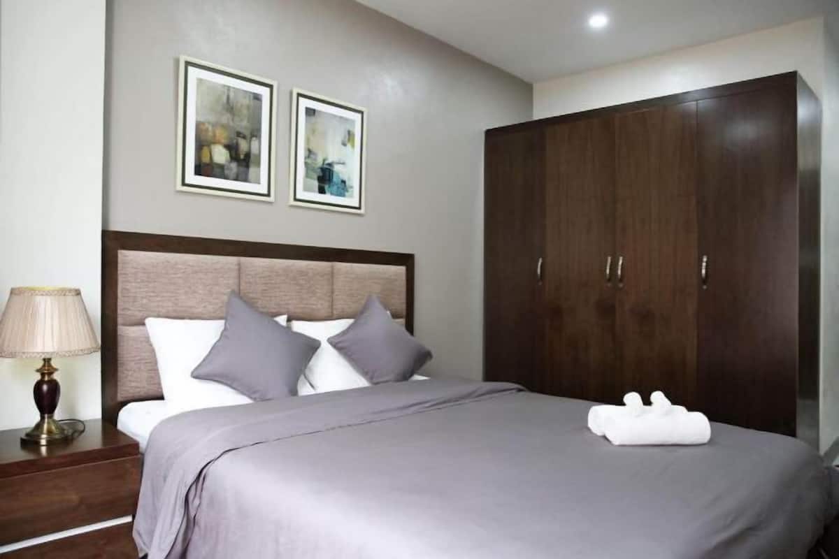 1 slaapkamer, luxe beddengoed, pillowtop-bedden, een bureau