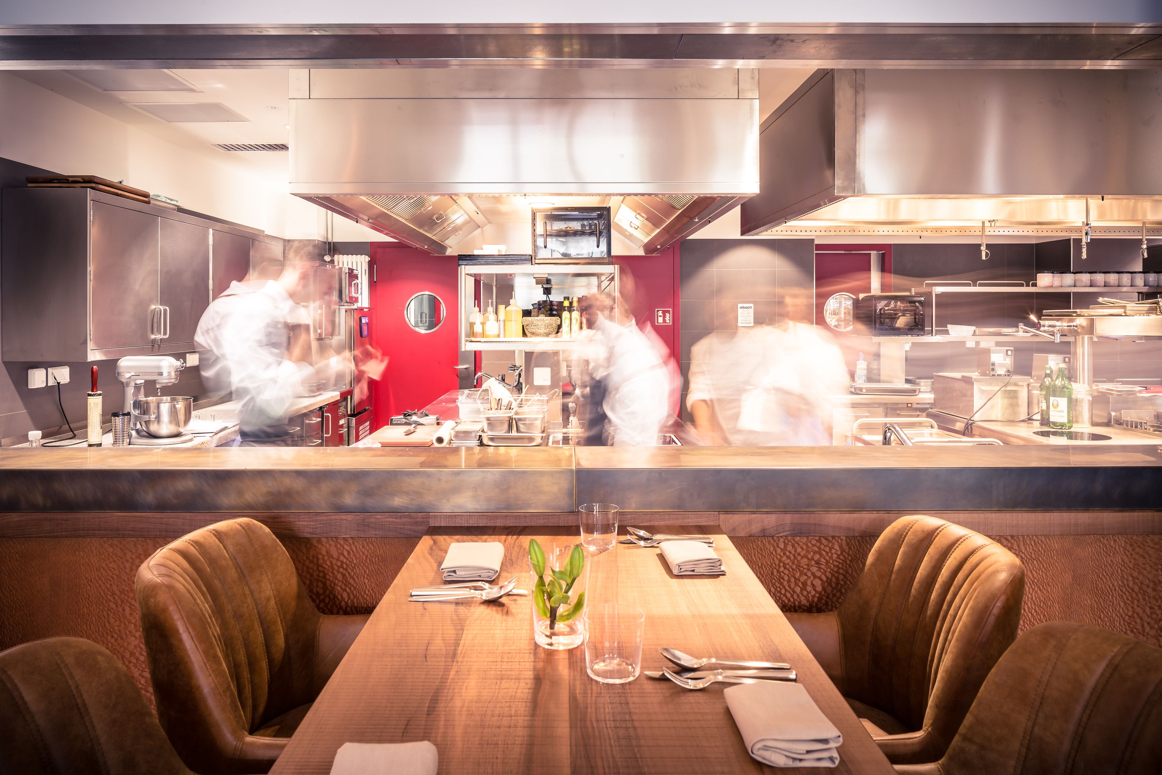 供应早餐和晚餐，国际美食