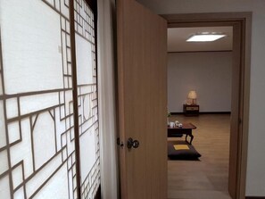 Connecting Room (8 People Family Room) | Down duvets, free WiFi, bed sheets - Pearl Hotel Jeju (Jeju City)