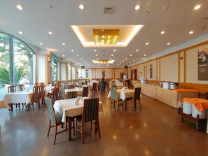 Phục vụ bữa sáng