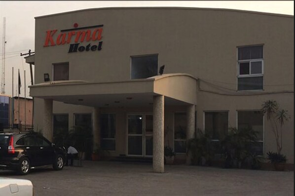 A building with the sign "Karina Hotel" on the facade. - Karma Hotel (Lagos)