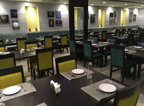 Breakfast, lunch and dinner served - Karma Hotel (Lagos)