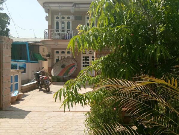 Front of property - Lux Pillow Hostel (Nyaung-U)