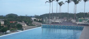 Ozone Condotel Apt 716