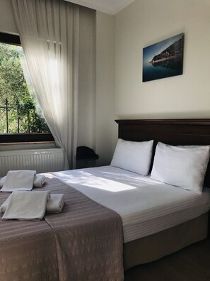 Superior kamer, 1 twee- of 2 eenpersoonsbedden, uitzicht op tuin | Luxe beddengoed, een minibar, een kluis op de kamer, geluiddichte muren