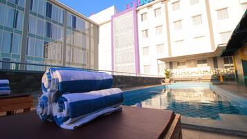 Kolam renang outdoor