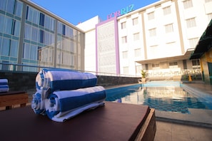 Outdoor pool - Forriz Hotel (Yogyakarta)