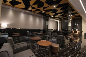 Lobby-lounge