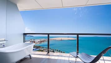 Deluxe Double Room, Sea View(8-12F)