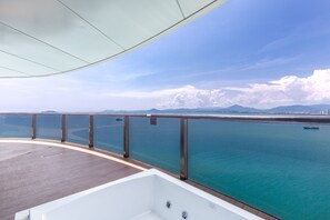 Grand Deluxe,2 Bedrooms, Sea View270°(15-20F) | Beach/ocean view - Yuejia Sea Apartment Phoenix Island (Sanya)