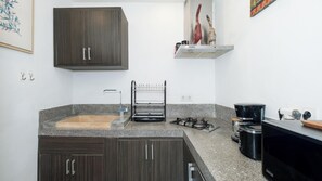 Family Villa | Private kitchen | Fridge, microwave, stovetop, coffee/tea maker