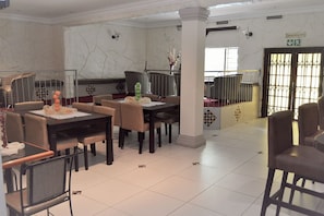 Bữa sáng kiểu Anh hàng ngày (69.95 ZAR/mỗi người)
