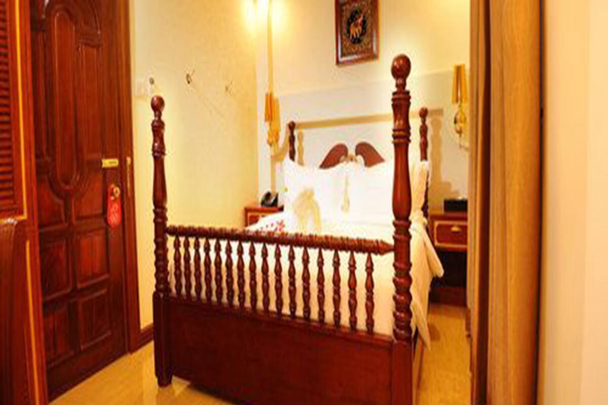 Standard Double Room | Premium bedding, minibar, in-room safe, desk