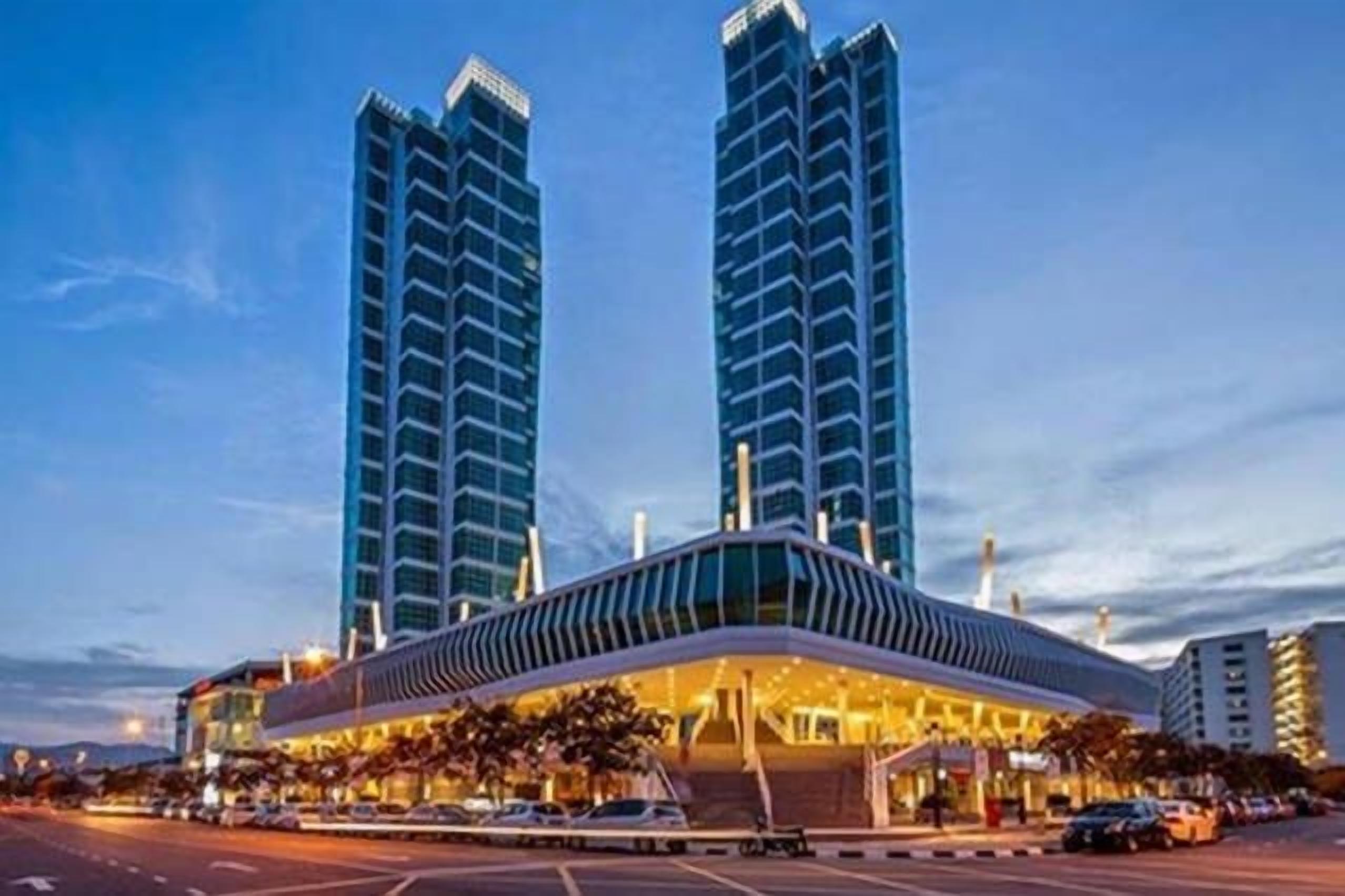 숙박 시설 정면 - 저녁/밤