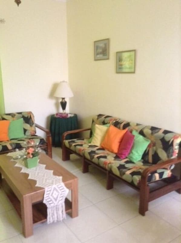 Apartment, 3 Schlafzimmer | Wohnbereich | Flachbildfernseher