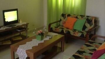 Apartment, 3 Schlafzimmer | Wohnbereich | Flachbildfernseher