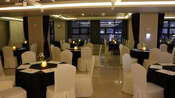 Desayuno buffet diario (KRW 16500 por persona)