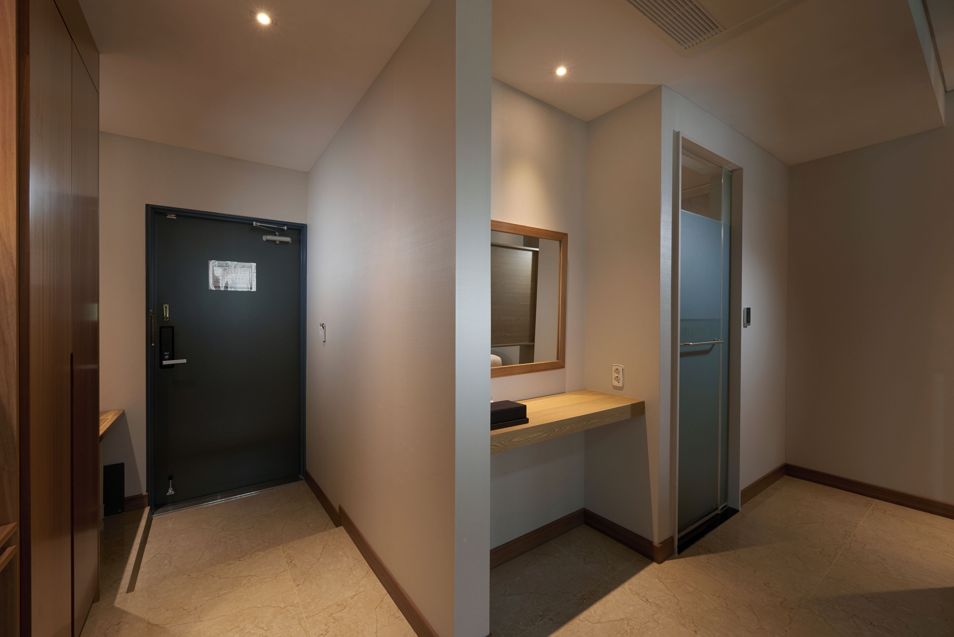 premier twin room (more than 2 people, extra person fee 15,000krw/pax on the spot) | 1 bedroom, premium bedding, down duvets, blackout curtains