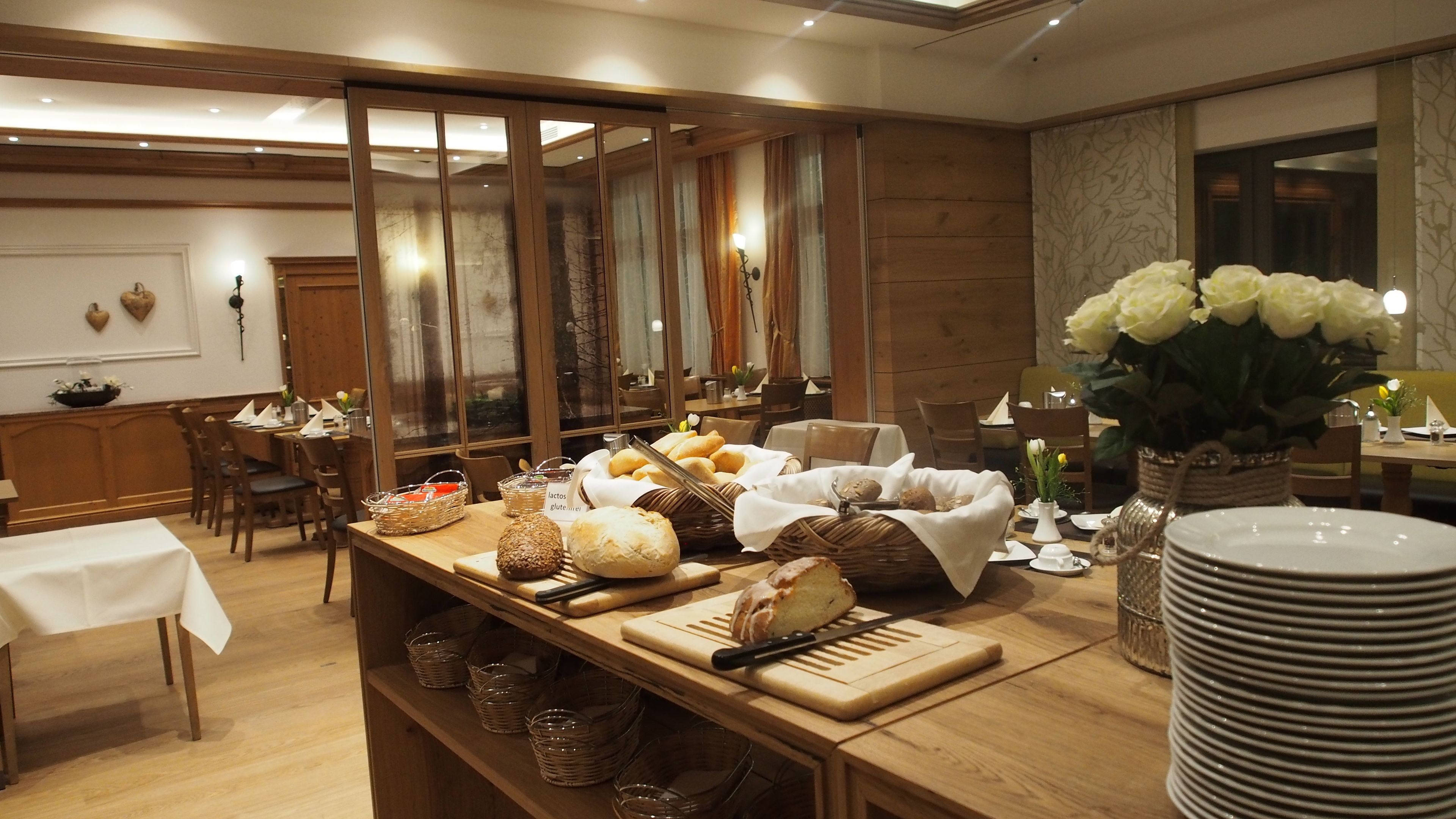 daily cooked-to-order breakfast (eur 15 per person)