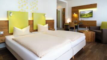 Comfort Double Room | Hypo-allergenic bedding, in-room safe, desk, iron/ironing board