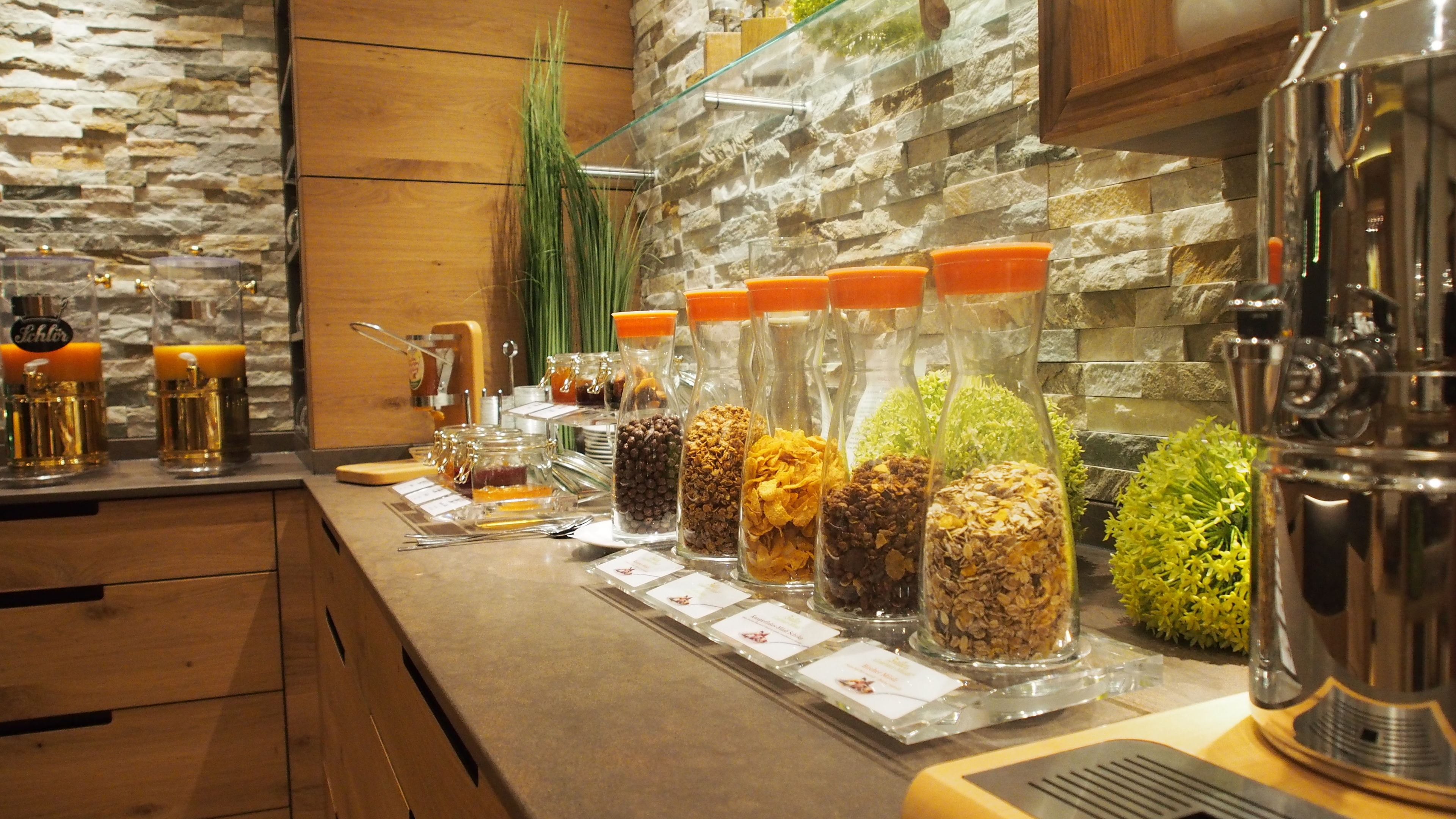 daily cooked-to-order breakfast (eur 15 per person)