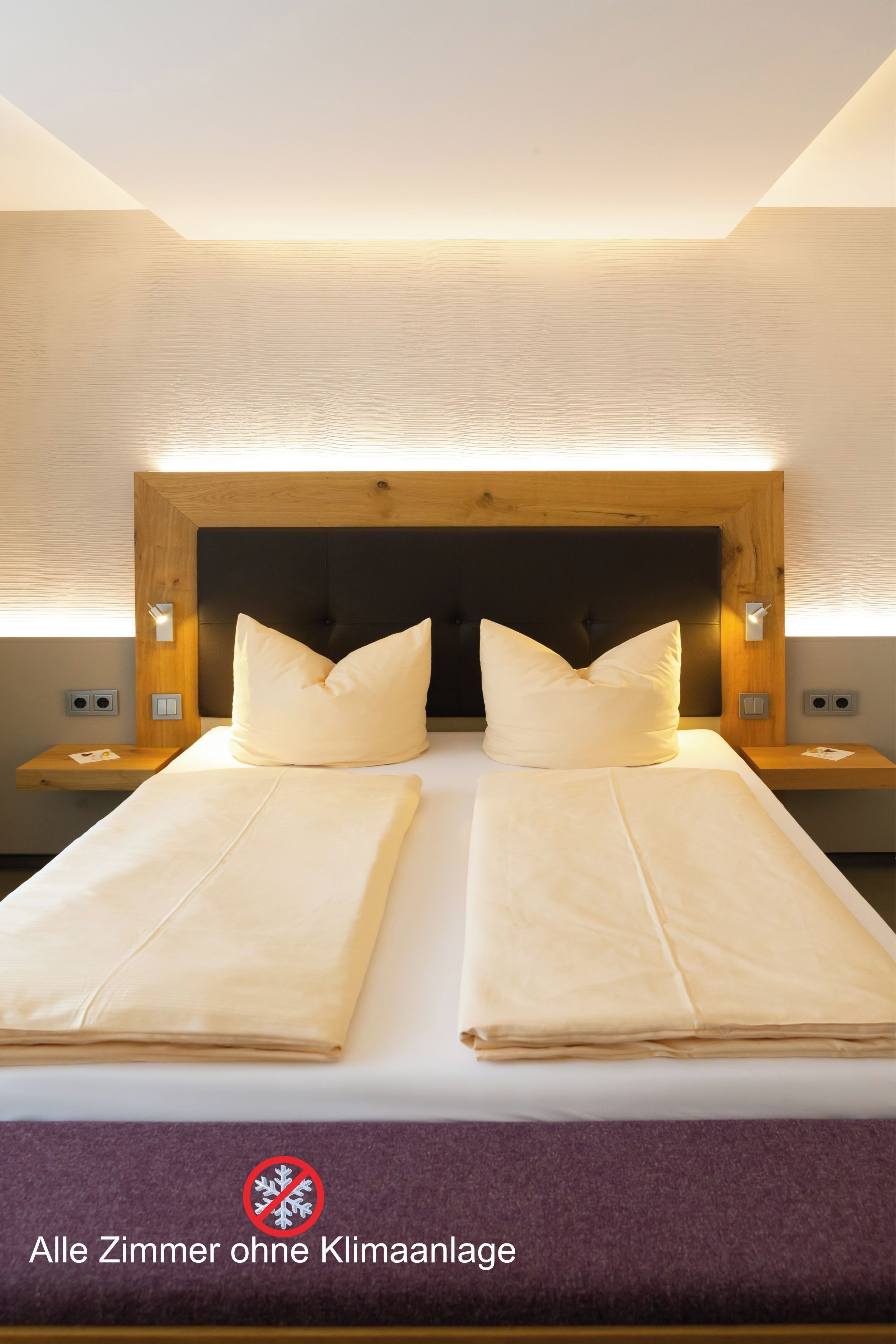 Standard Double Room, 1 Queen Bed | Hypo-allergenic bedding, in-room safe, desk, iron/ironing board