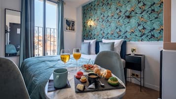 Premium bedding, minibar, desk, soundproofing