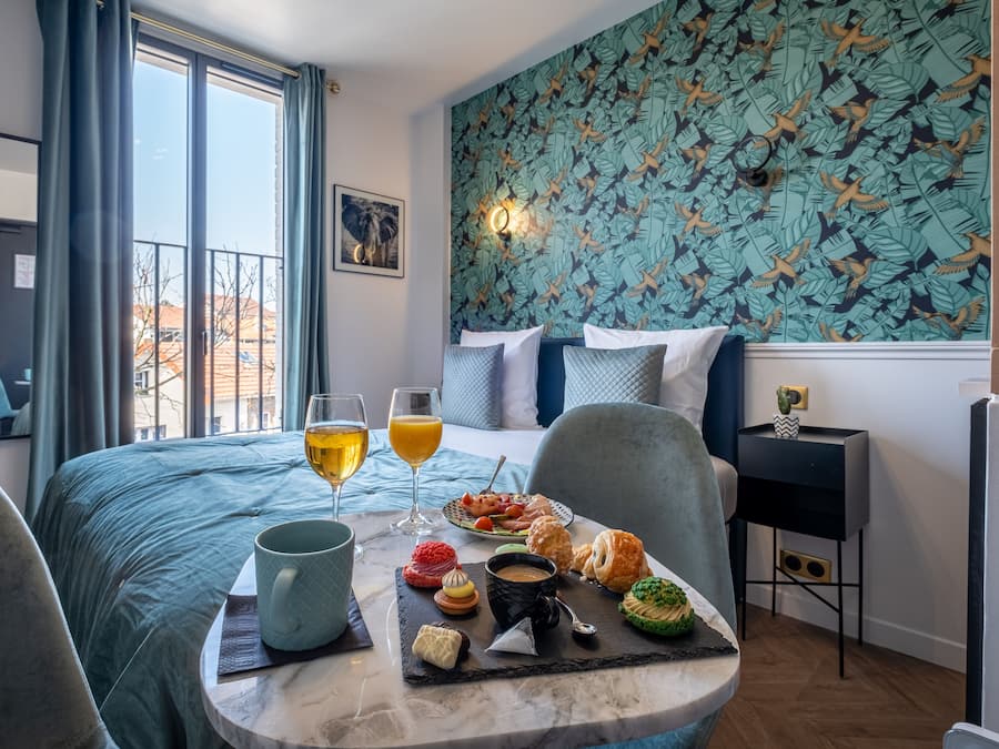 Premium bedding, minibar, desk, soundproofing