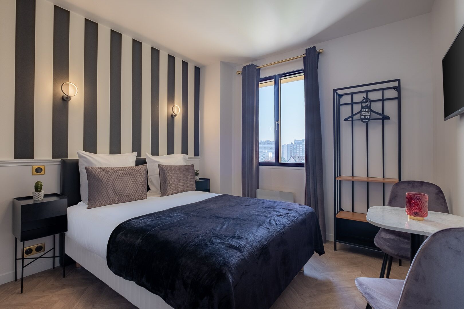 premium bedding, minibar, desk, soundproofing