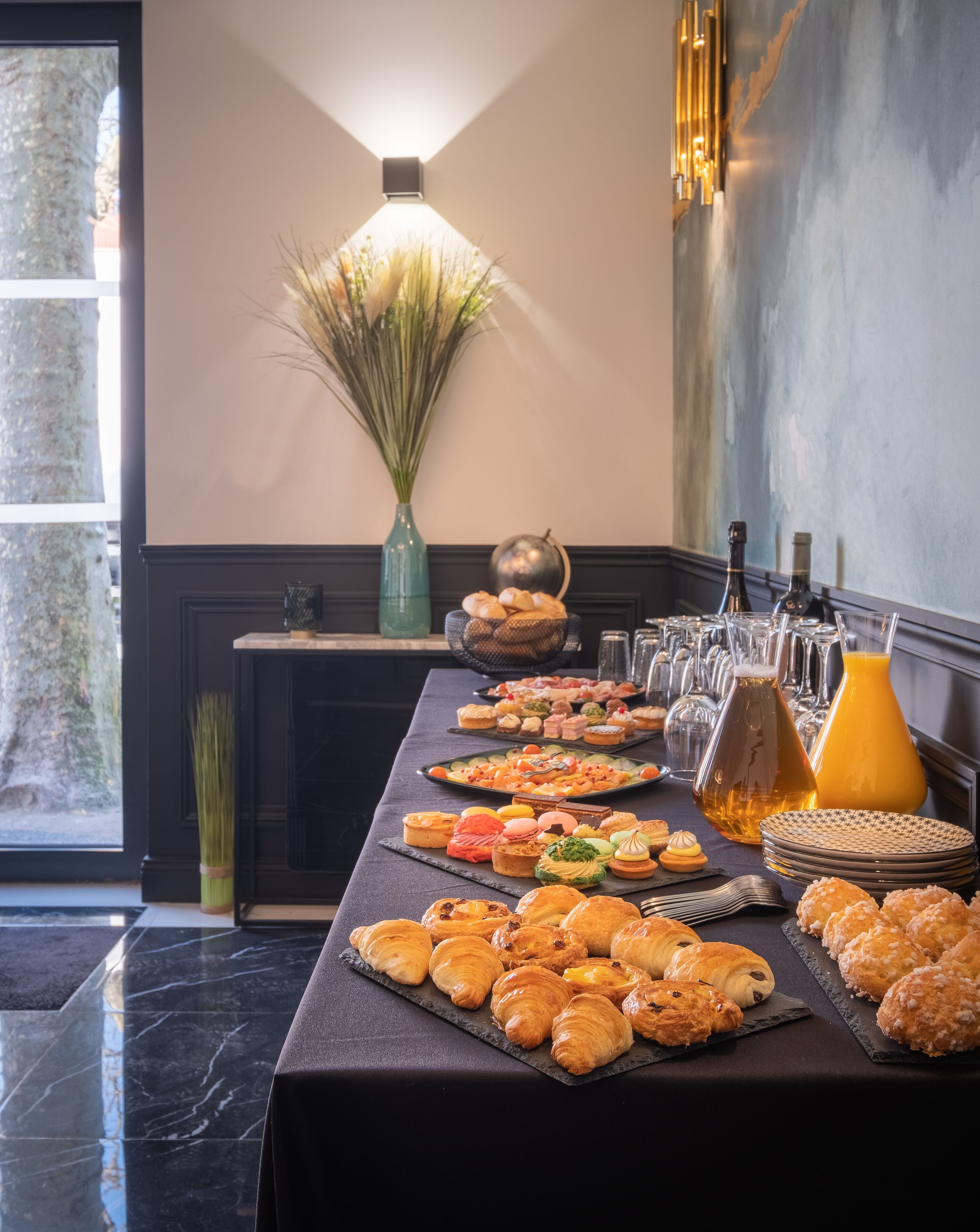 daily cooked-to-order breakfast (eur 8.90 per person)