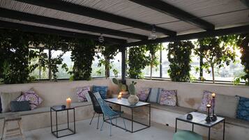 Bar en bord de piscine