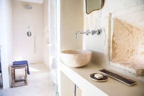 Superior Double Room, 1 Queen Bed, Valley View | Bathroom | Shower, free toiletries, slippers, towels - Dimora delle Balze (Noto)