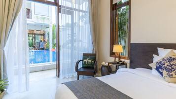 Deluxe Room, Pool View | Pemandangan dari bilik