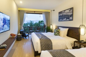 Combined shower/tub, designer toiletries, hair dryer, bathrobes - Riverside Hamlet Homestay & Villas (Da Nang)