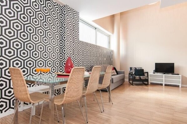Grand Duplex, 3 Bedrooms | In-room dining