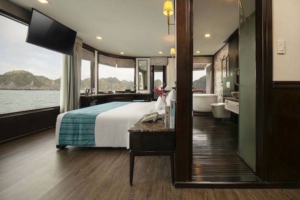 Azalea Exclusive Suite  | 1 bedroom, minibar, in-room safe, desk