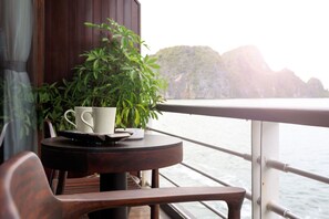 Balcony view - Orchid Trendy Cruise (Ha Long)