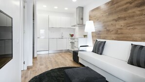 Leilighet – comfort, 3 soverom | Oppholdsrom | Flatskjerm-TV