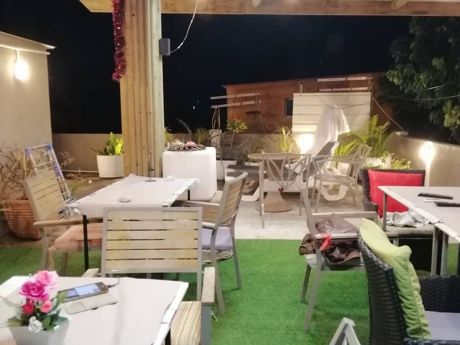 Caja de seguridad en la habitación y cortinas blackout