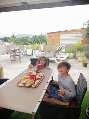 Dagelijks continentaal ontbijt inbegrepen