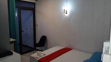 Comfort Double Room, 1 Queen Bed, Garden View | In-room safe, blackout curtains, soundproofing, cots/infant beds