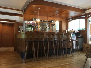 Bar (on property) - Hotel & Restaurant Zur Moselterrasse (Palzem)