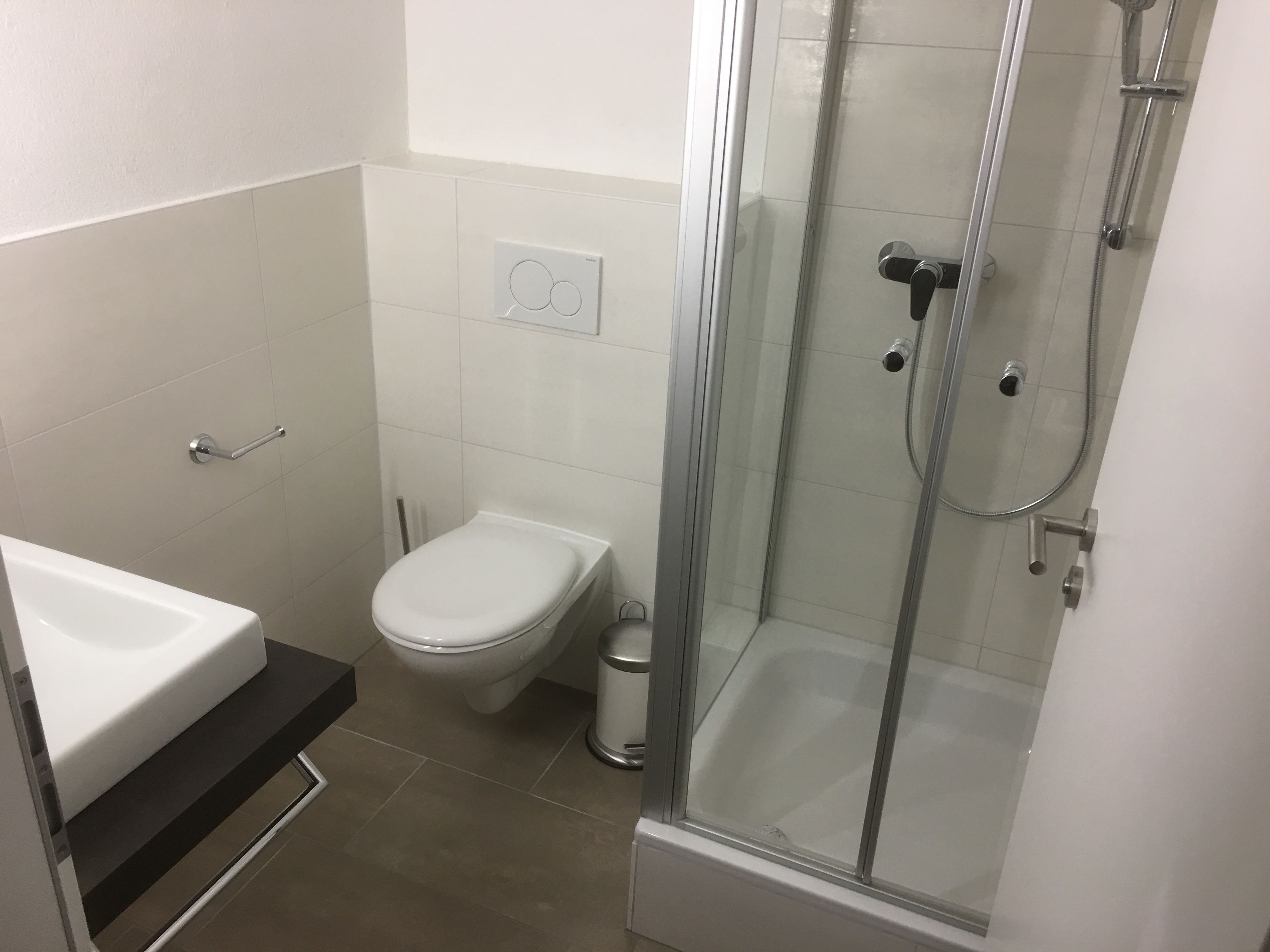 shower, free toiletries, towels