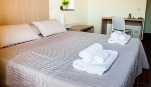 Tweepersoonskamer, terras | Luxe beddengoed, individueel gedecoreerd, individueel gemeubileerd