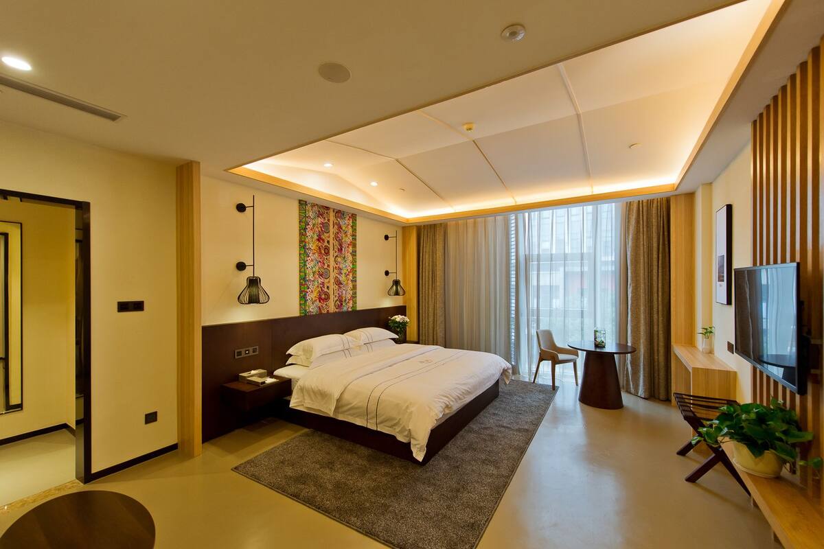 Minibar, in-room safe, desk, blackout curtains